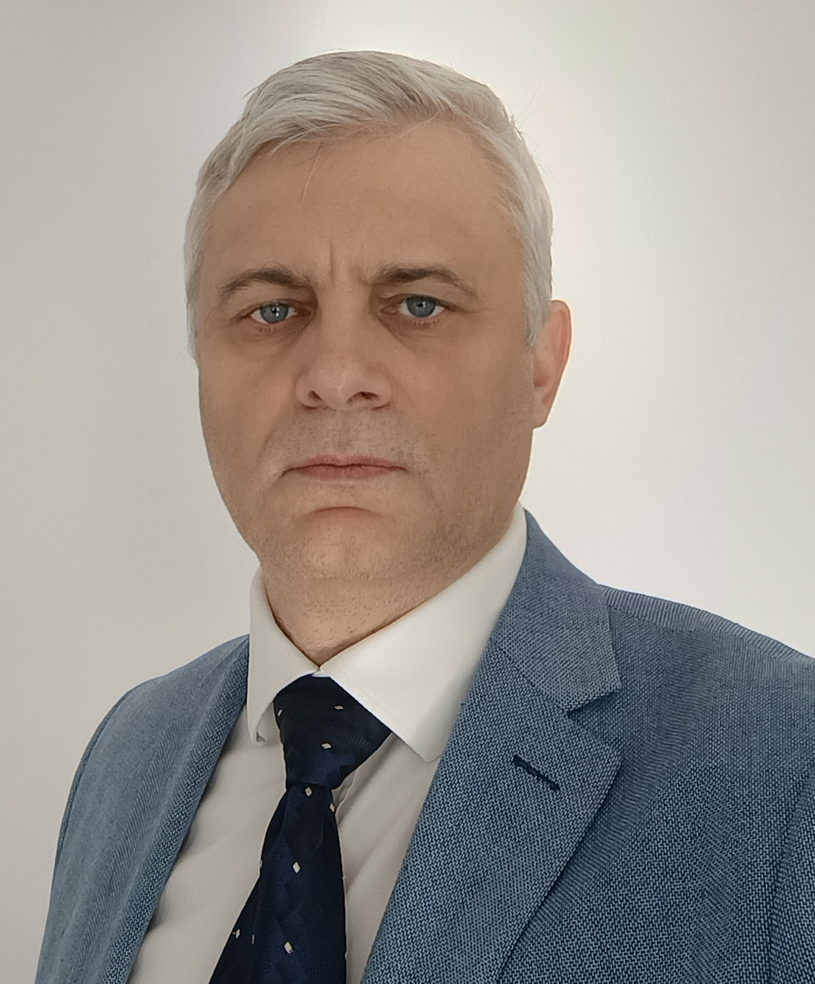 L’Avvocato Dragan: Il Faro di Exherit per gli Italiani in Romania